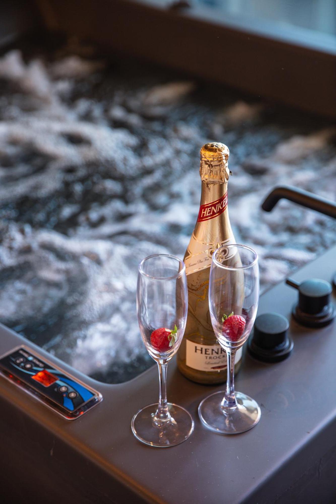 La Vie En Mer Apartments 罗希姆诺 外观 照片