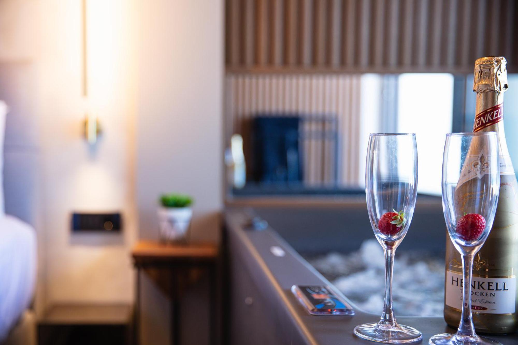 La Vie En Mer Apartments 罗希姆诺 外观 照片