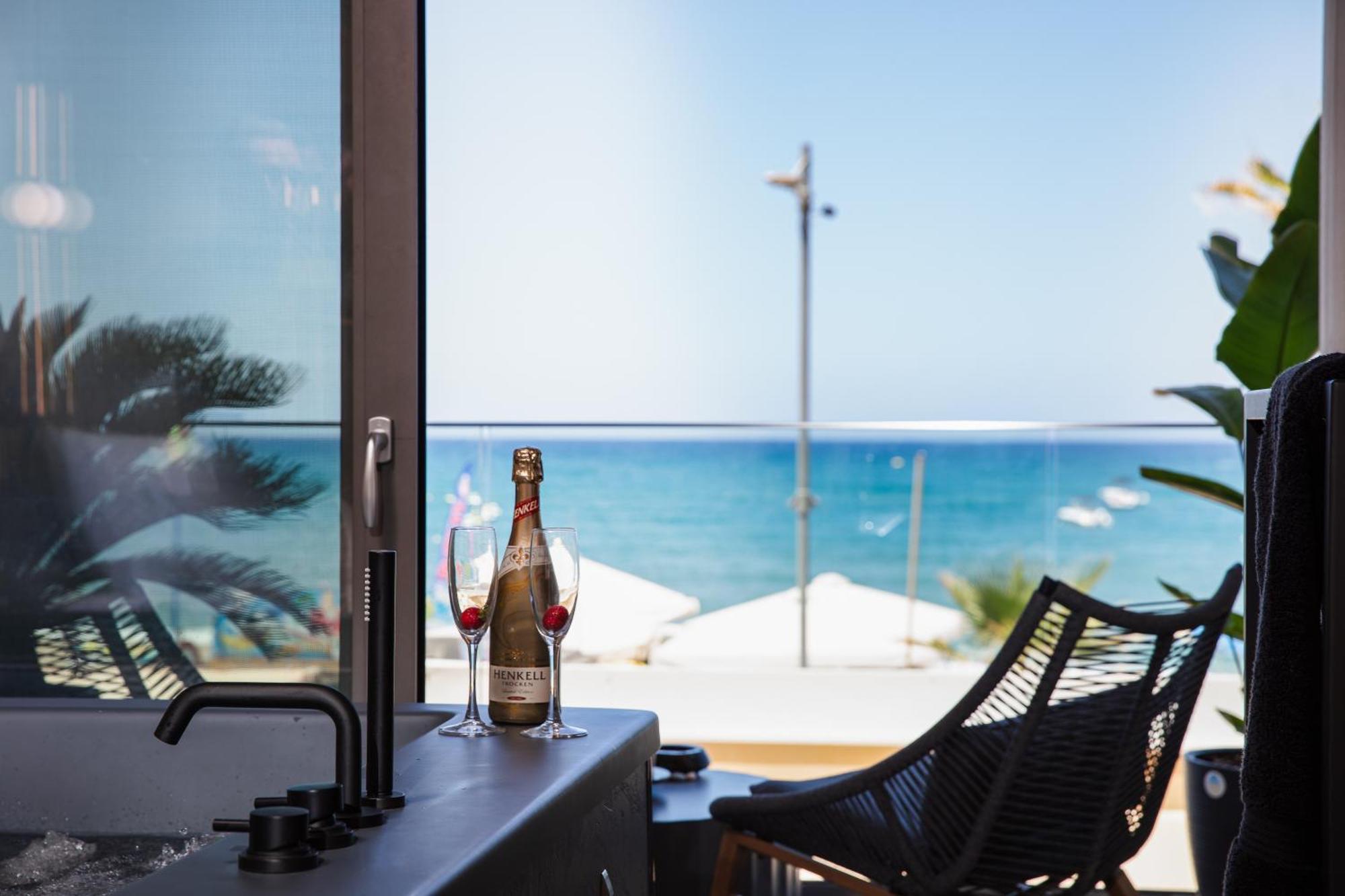 La Vie En Mer Apartments 罗希姆诺 外观 照片